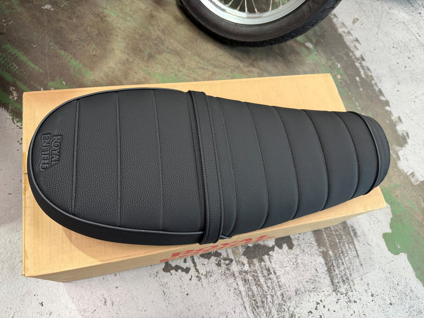 Royal Enfield Bear 650 Seat - Black