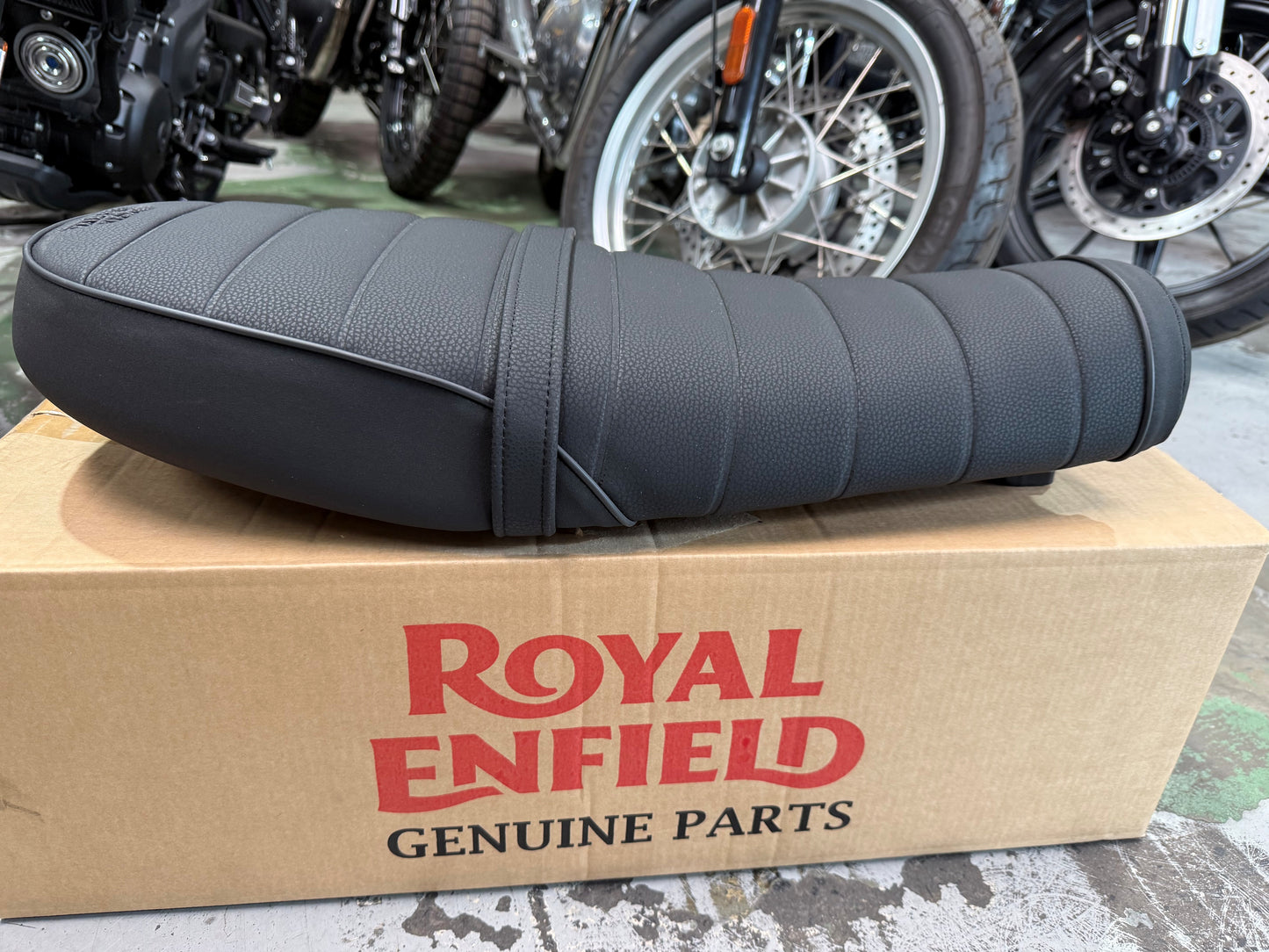 Royal Enfield Bear 650 Seat - Black